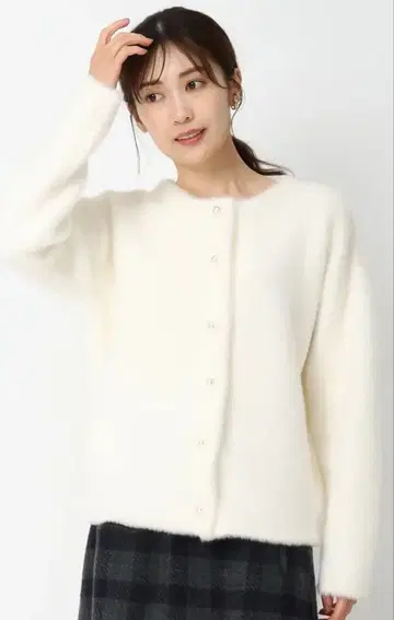[ MISCH MASCH ] 펄 단추 샤기 코디 가디건 화이트