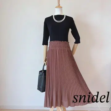 SNIDEL 스나이델 플리츠 도킹 니트 원피스 F 블랙