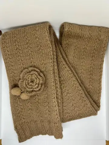 [ 새상품급 ] LAURA ASHLEY 베이지 니트 머플러