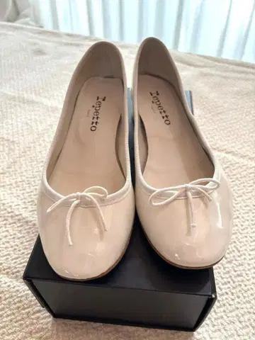 [ 배송비 포함 ] [ Repetto ] 화이트 발레 슈즈 37,5