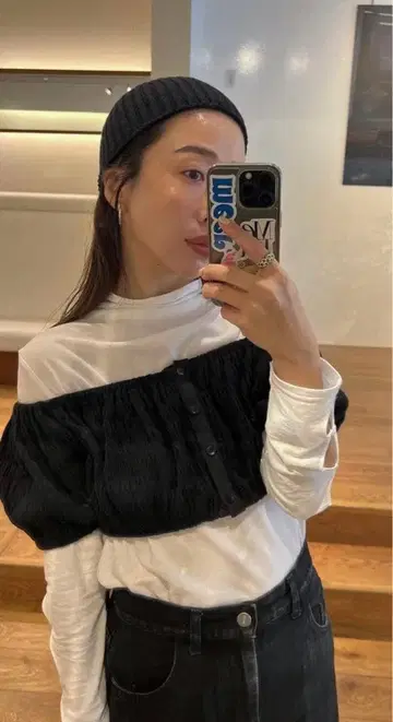 meer. OFF SHOULDER SHIRRING TOP /BLK