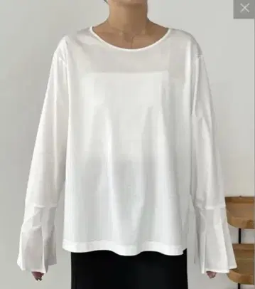 플레어 커프스 롱T 카프리슈 레마쥬