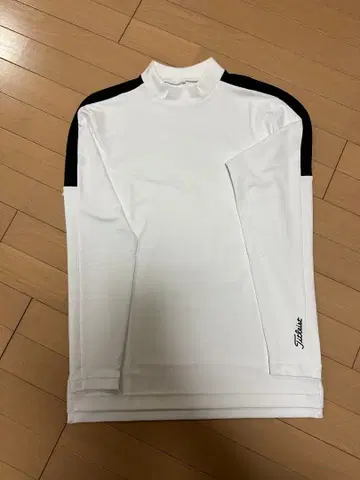 타이틀리스트 모크넥 긴팔 셔츠 화이트 M 사이즈