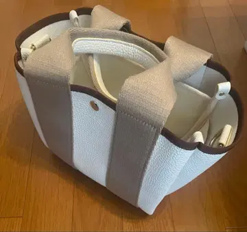 새상품급 unbillion 화이트 베이지 토트백