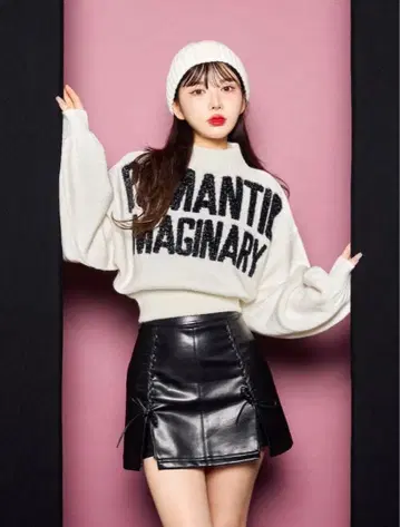 Darich 그래픽 볼륨 니트탑 화이트