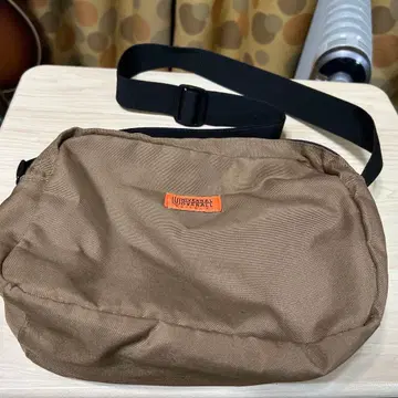 UNIVERSAL OVERALL 브라운 숄더백
