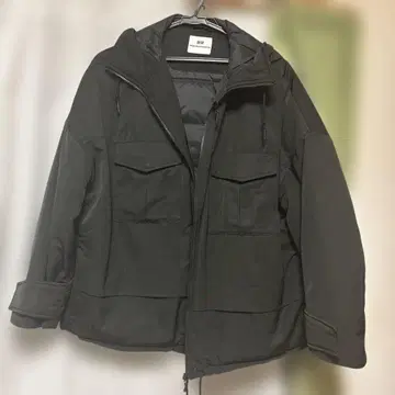 UNIQLO 화이트 마운티니어링 블랙 다운 자켓