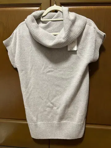 [ 미사용 새상품 ] 캐시미어 100% 반팔 니트 사이즈 40