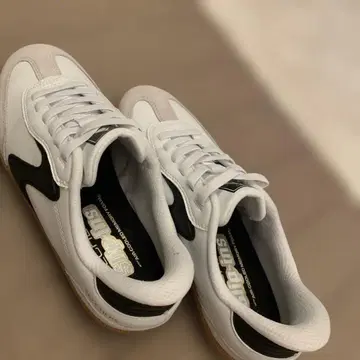 SKECHERS 화이트/블랙 스니커즈