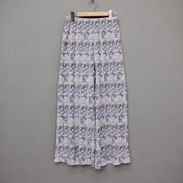 스칼라 153639: 고양이 파르페 나비 패턴 벨로아 플리츠 팬츠