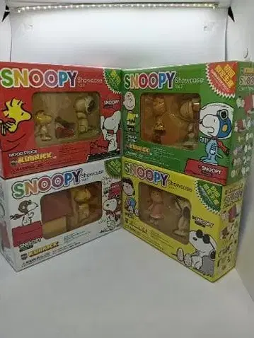 메디콤토이 큐브릭 스누피 쇼케이스 4종 세트 미개봉