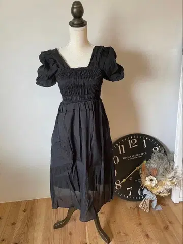 미사용 새상품 여름 원피스 블랙 셔링 하늘하늘 귀여운 멋쟁이