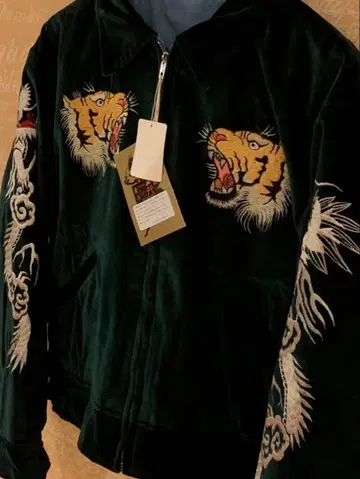 택 포함 새상품 XL 테일러 토요 스카잔 카라 부착 벨벳 양면 홍콩상회