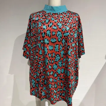 푸뉴즈! 레오파드 무늬 하이넥 반팔 상의