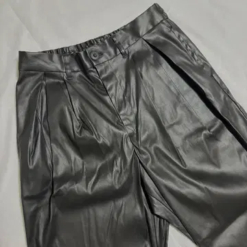 Lui's 블랙 레더풍 팬츠