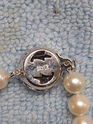 화이트 펄 목걸이 실버 클로징