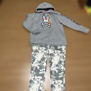 PSYCHO BUNNY 후드티와 카모플라쥬 팬츠 세트