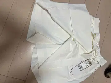 화이트 리본 포함 숏팬츠