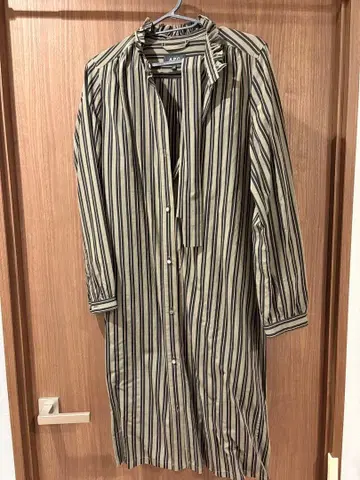 A.P.C. 스트라이프 패턴 긴팔 원피스