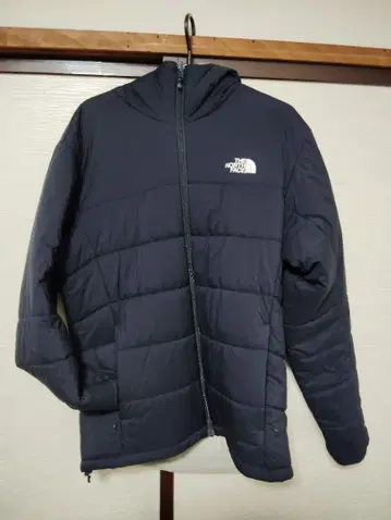 THE NORTH FACE 후드 부착 다운 자켓 네이비 & 그레이