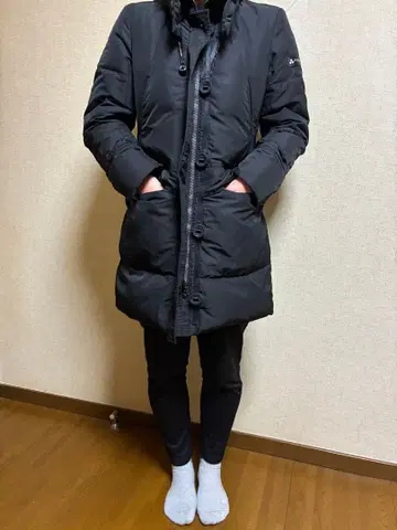 블랙 후드 부착 롱 다운 자켓