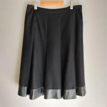 K.T 블랙 플레어 스커트 일본제
