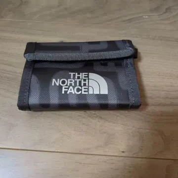 THE NORTH FACE 이단 접이식 지갑 카모플라쥬