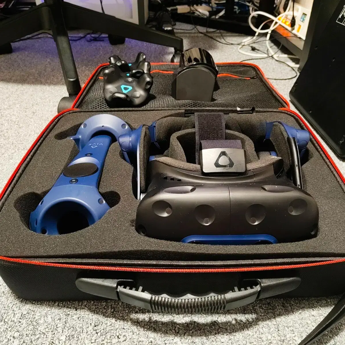 HTC VIVE Pro 2 VR Full Kit + 3 Trackers 2.0