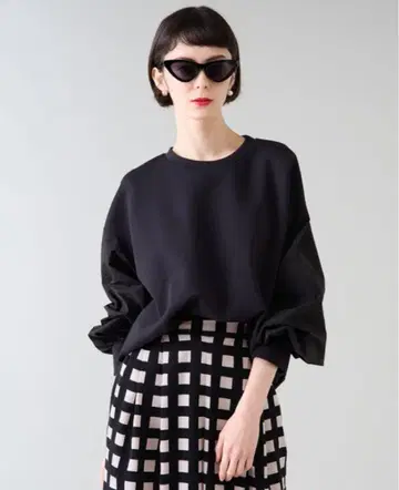 멜로즈 로즈 티아라(TIARA) 타프타 슬리브 맨투맨 풀오버