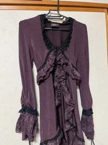 OZZ ANGELO의 크림슨 컬러 겉옷