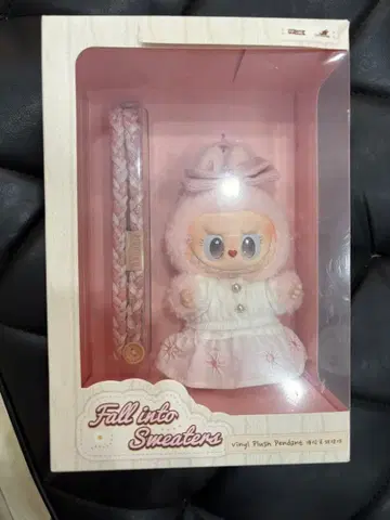 Fall into Sweaters 모코코 겨울