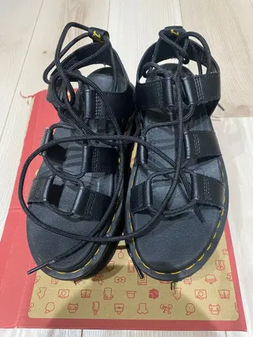 통굽 블랙 샌들