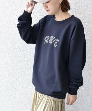 SHIPS 라운드 로고 맨투맨