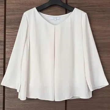 UNTITLED V넥 쉬폰 블라우스