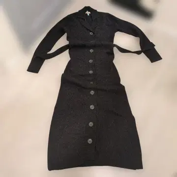 블랙 허리 리본 포함 버튼 롱 니트