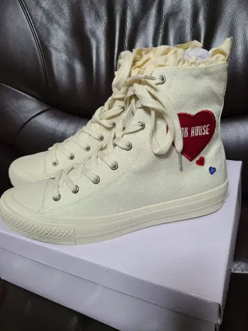 핑크하우스 2024 하트 와펜 하이컷 스니커즈 정가 20,900엔