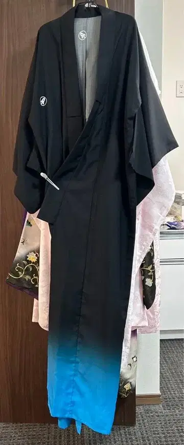 고후쿠야상 블랙에서 파랑 그라데이션 L 사이즈 기모노