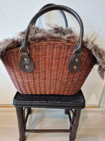 IENA 퍼 달린 바스켓백 중간 사이즈