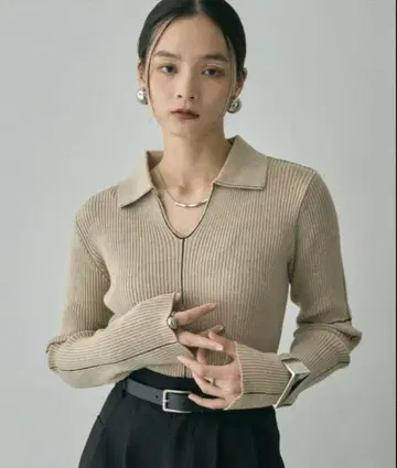 DFFUR. (디풀) 카라 부착 라인 리브 니트 풀오버