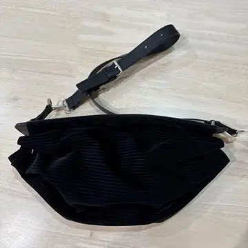 야마다야 nouer 바디 백 블랙