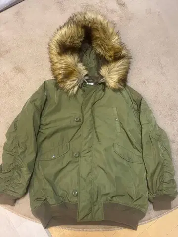 올리브 그린 MA-1 자켓 퍼 포함