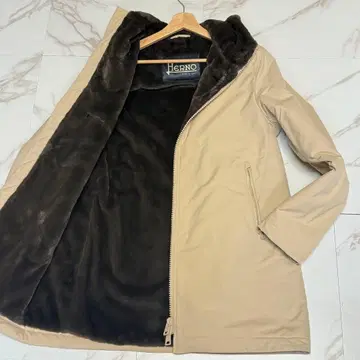 [ 컨디션 최상/L ] HERNO 헬노 다운 보아 코트 허니 베이지 계열