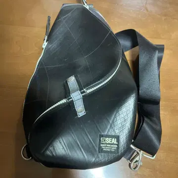 SEAL 나이트라이드 모델 숄더백 블랙