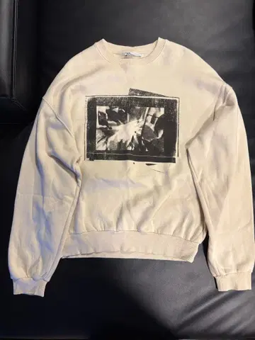 ZARA 크림색 프린트 맨투맨