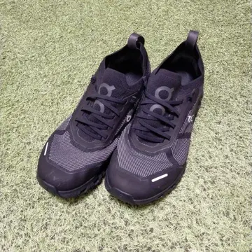 on Cloud 6 Versa Black Eclipse