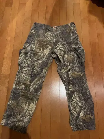 카모플라쥬 카고 팬츠 복수 포켓 부착