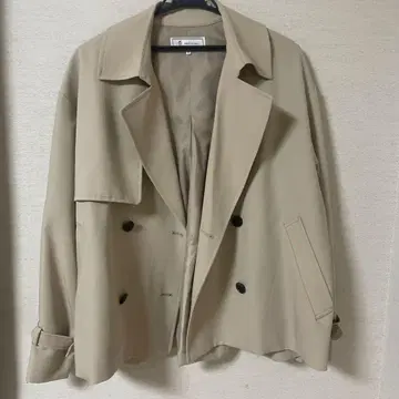 로페피크닉 베이지 더블 브레스트 트렌치코트