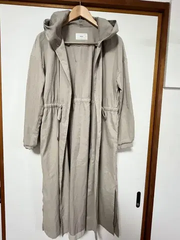 Elura 후드 부착 얇은 소재 롱 코트 베이지