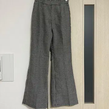 BEAMS 체크 무늬 플레어 팬츠