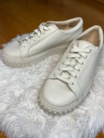 [ 새상품급 ] Clarks 클락스 화이트 통굽 스니커즈 가죽